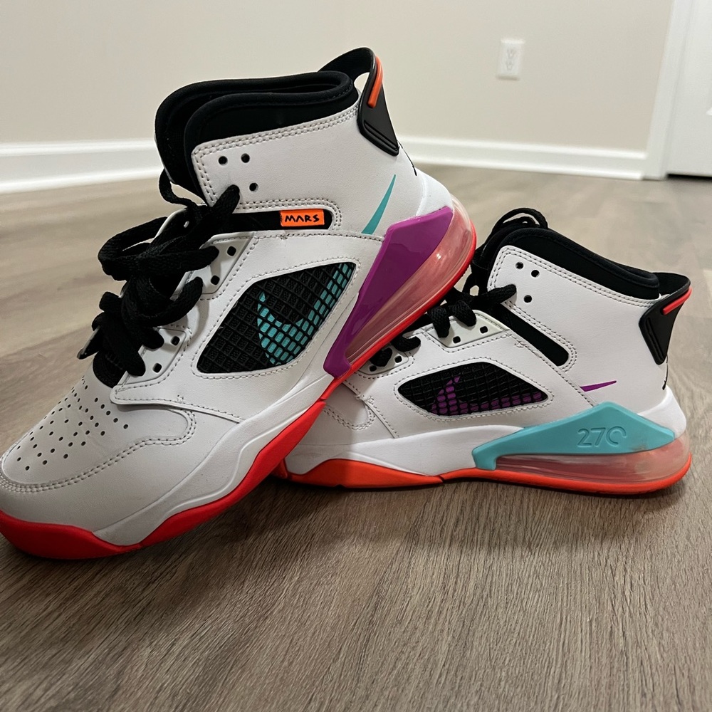 Nike Mars Youth size 5.5